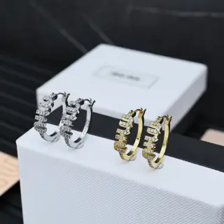 miumiu letter full diamond earrings
