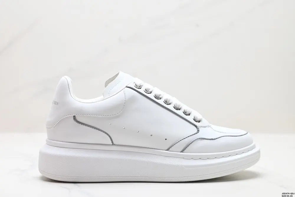 Italian luxury brand Alexander McQueen Sole Leather Sneakers low-top fashion thick-soled 462214