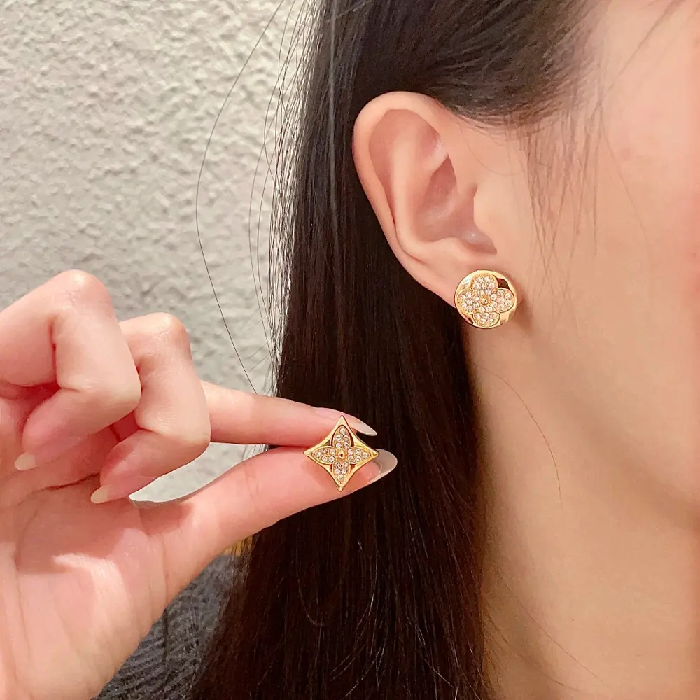 Van Cleef & Arpels AB model full diamond four-leaf clover earrings
