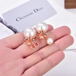 DIOR Rose Gold Flower Earrings The same brass material as the counter
