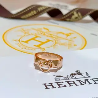 Classic Hermès ring