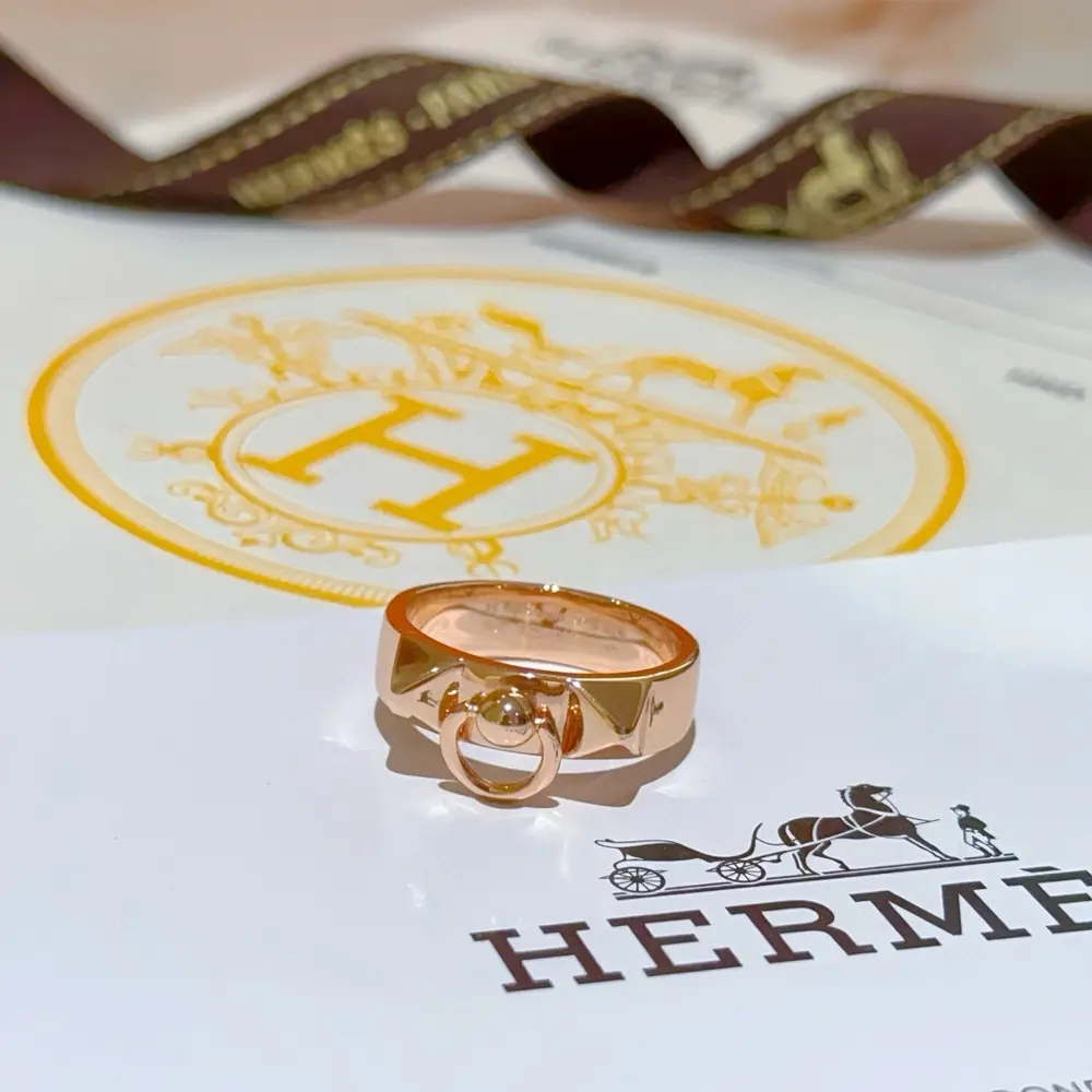Classic Hermès ring