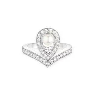 Chaumet V-shaped drop pearl ring