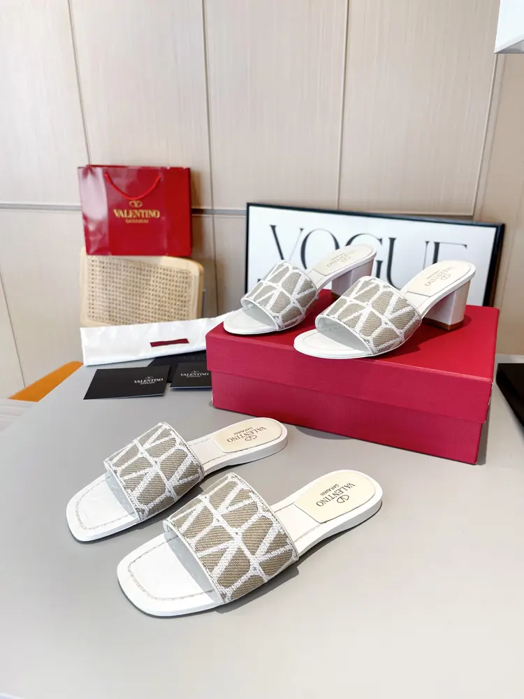 [Valentino] Valentino ~ Unique [V-mark fabric print pattern] six-color fashion sandals: