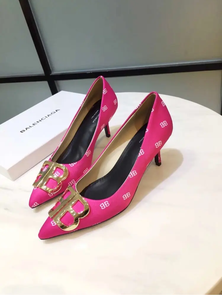 Super popular [Balenciaga] Balenciaga recommends a super feminine style