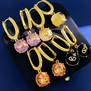 Valentino glossy metal V logo with round large single diamond zircon crystal exquisite