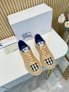 With mesh lining and checkered laces