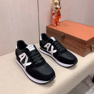 ARMANI’s popular casual shoes