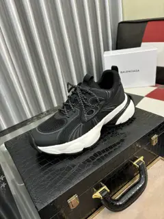 Balenciaga Handmade Hot Diamond 3xl Series Retro Casual Sports Shoes Series launches to
