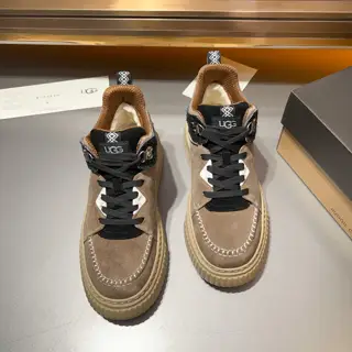 UGG strap series is popular in the global fashion circle. The thick sole of the snow boots