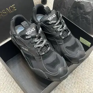 Versace Odissea The Versace Odissea is a pair of shoes with a strong sense of art. It is