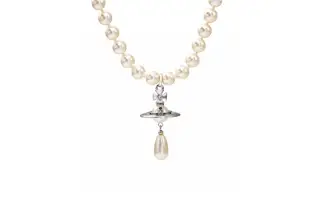 Vivienne Westwood Queen Mother’s teardrop pendant single row pearl necklace