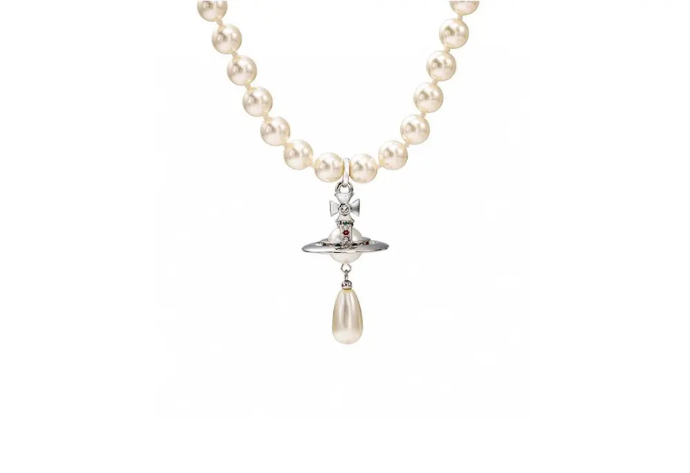 Vivienne Westwood Queen Mother’s teardrop pendant single row pearl necklace