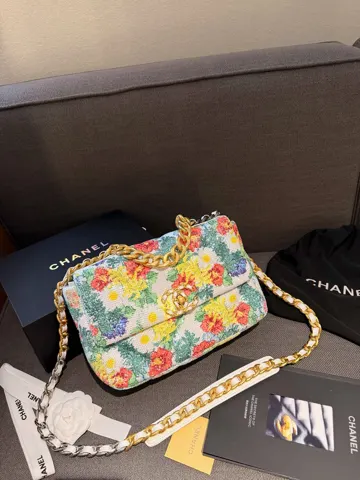 Chanel 19
