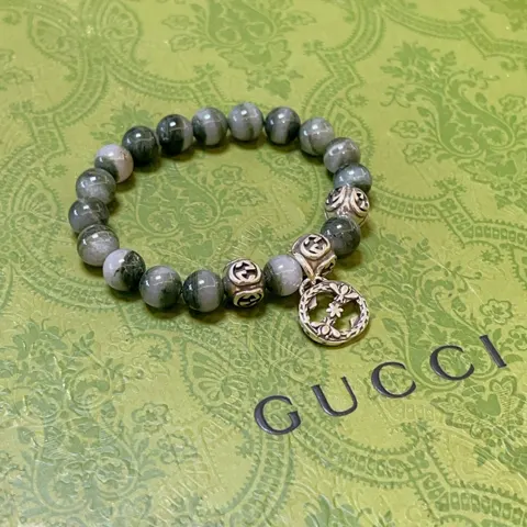 Gucci Bracelet for both men and women. The latest tea stone bracelet is of a higher grade