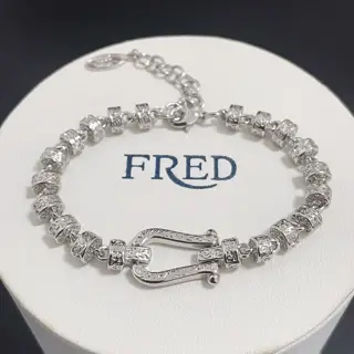 Fred horseshoe clasp bracelet
