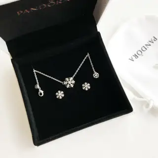 Pandora snowflake necklace and earrings set