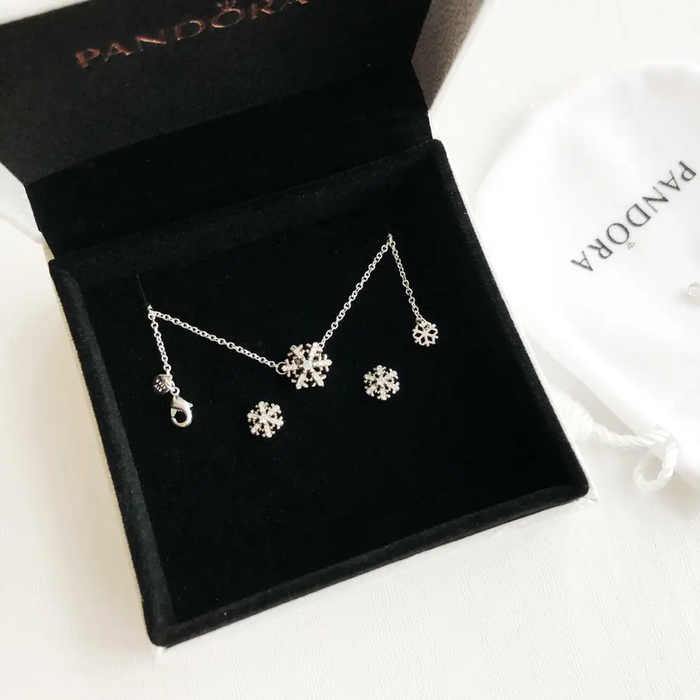 Pandora snowflake necklace and earrings set