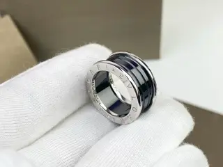 Bvlgari B.ZERO1 series black ceramic ring Perfectly restore the counter details. It is the