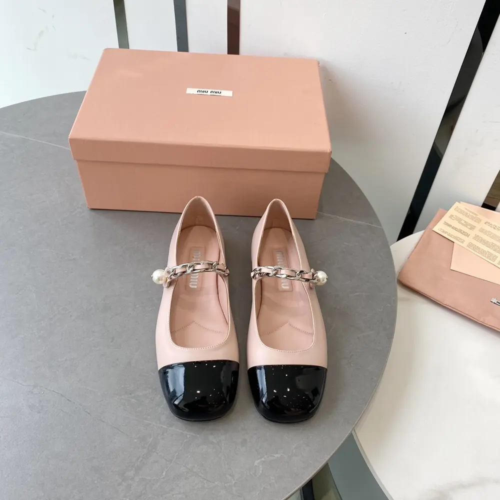 MIUMIU stilettos with thick heels Mary Jane Silky and delicate texture perfect score The