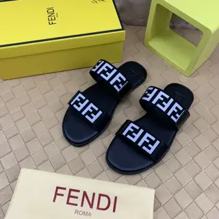 Fendi slippers are synchronized with the counter. The upper