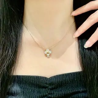 Louis Vuitton classic floral design double flower design pendant necklace