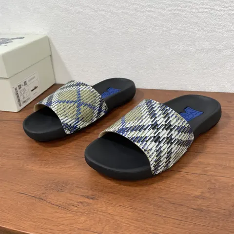 BURBERRY Solid Check Slippers