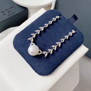 Apm monaco pearl wheat ear necklace