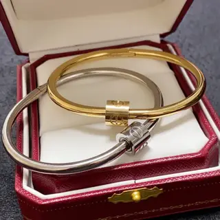Cartier narrow version screw bracelet Imported precision color preservation 18k High-end