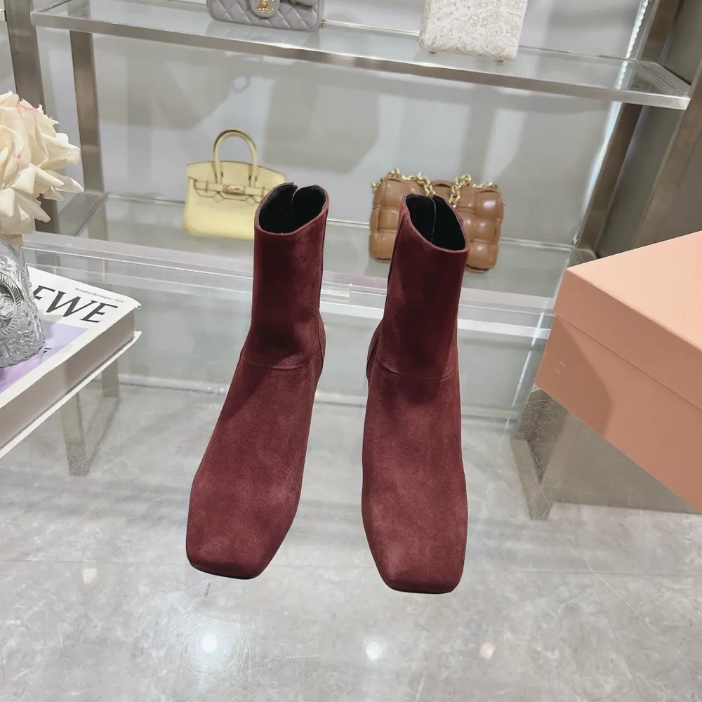 Miu Miu The ultimate bomb is here. MIUMI* Miu 24 autumn and winter catwalk model has always