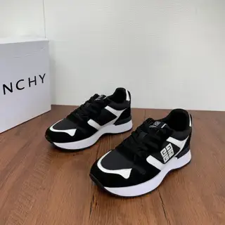 Givenchy men’s patchwork sneakers are shipped. Calfskin and suede leather are paired with