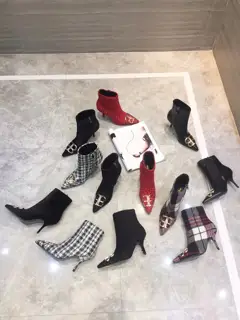 Balenciaga hot autumn and winter boots are on sale Fashionable stiletto pointed double B