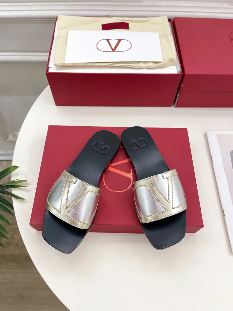 Valentino color-blocked large LOGO flat slippers are new