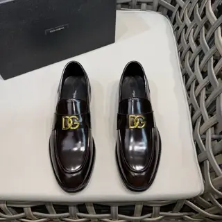 Dolce & Gabbana Cowhide Moccasin Men’s Loafers|Decorated with DG hardware nameplate|Made of