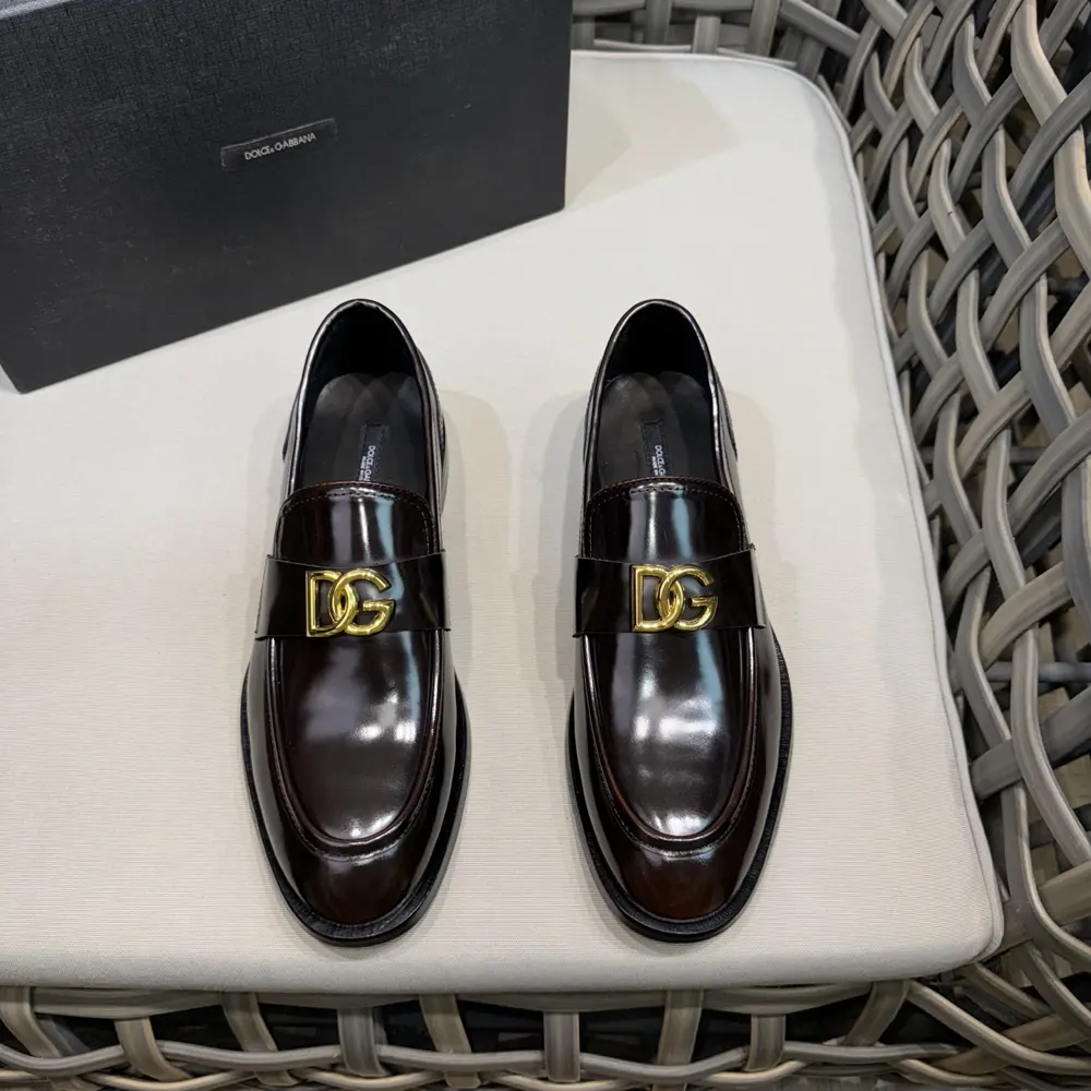 Dolce & Gabbana Cowhide Moccasin Men’s Loafers|Decorated with DG hardware nameplate|Made of