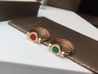 Bvlgari Red Agate/Malachite#Double-sided flip ring The ring face can be flipped One side is