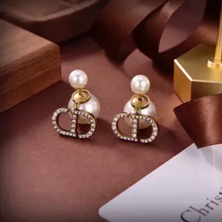 Dior CD letter pearl earrings