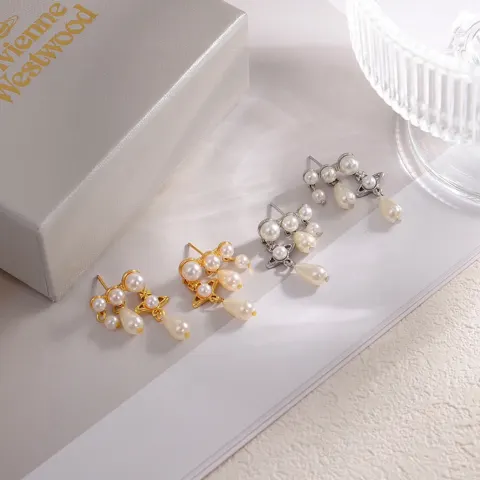 vivienne westwood pearl earrings Elegant and refined design