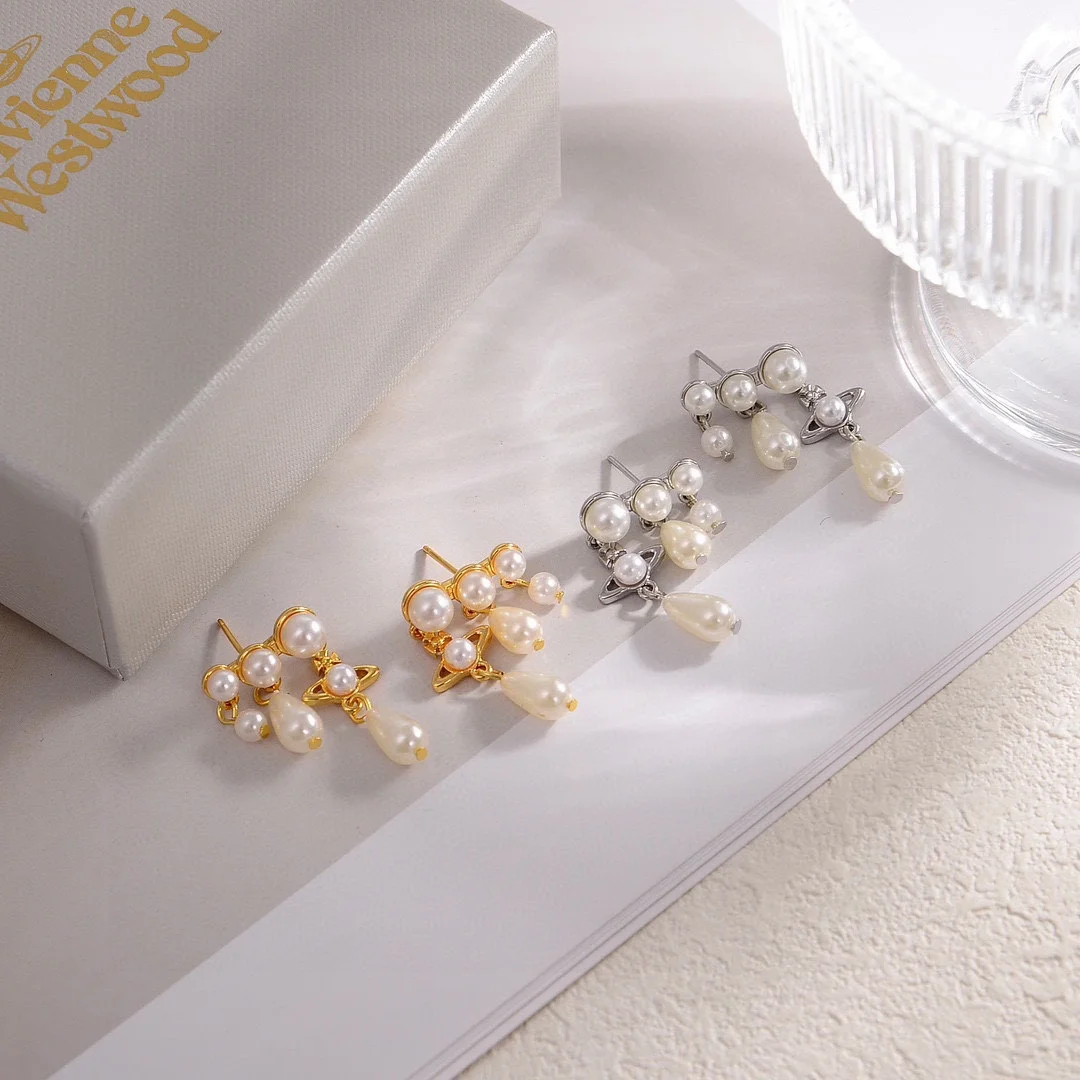 vivienne westwood pearl earrings Elegant and refined design