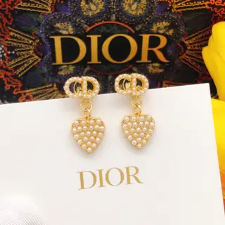 Dior exquisite women’s heart diamond CD earrings