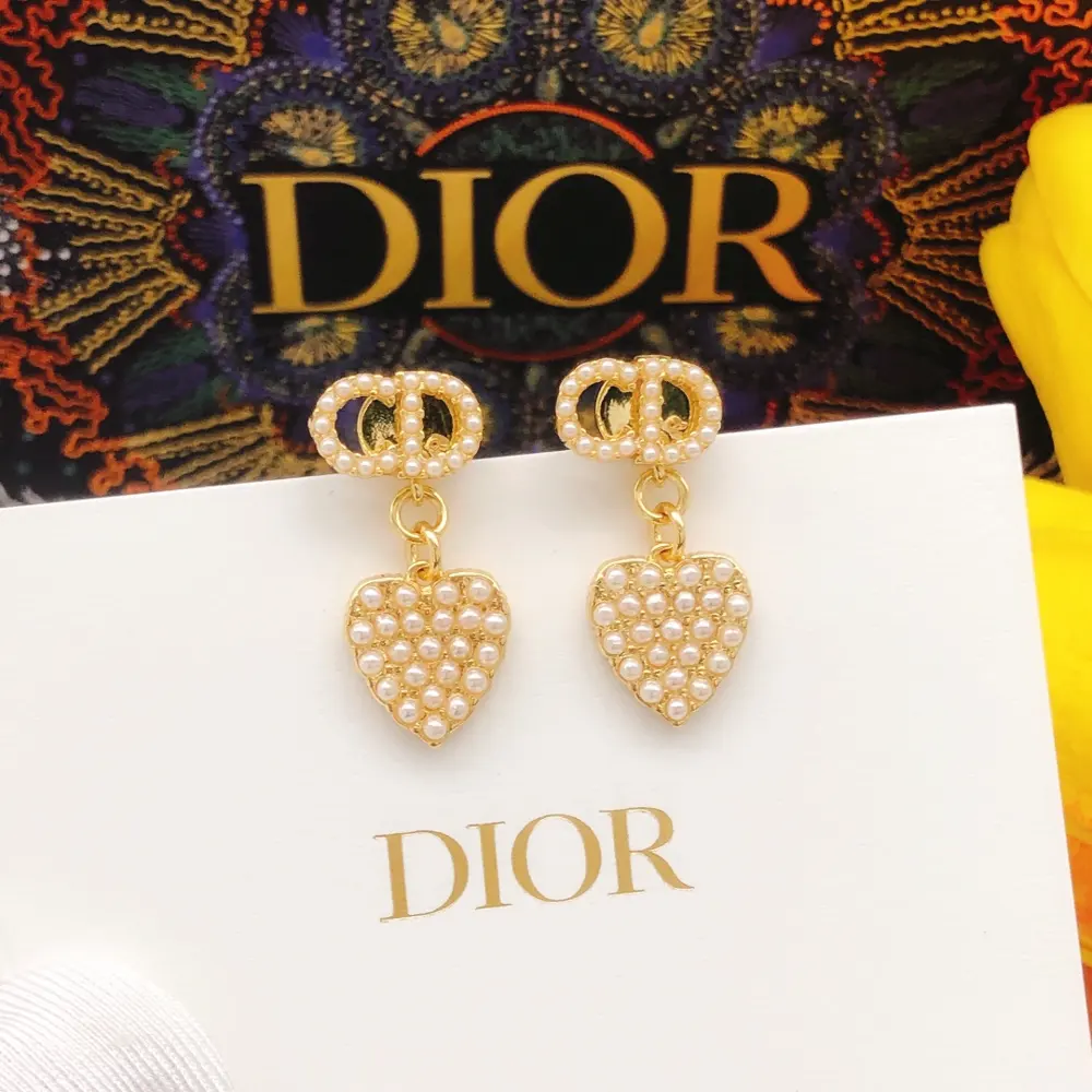 Dior exquisite women’s heart diamond CD earrings