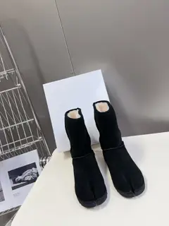 Maison Margiela MM6 split-toe snow boots are coming in new styles