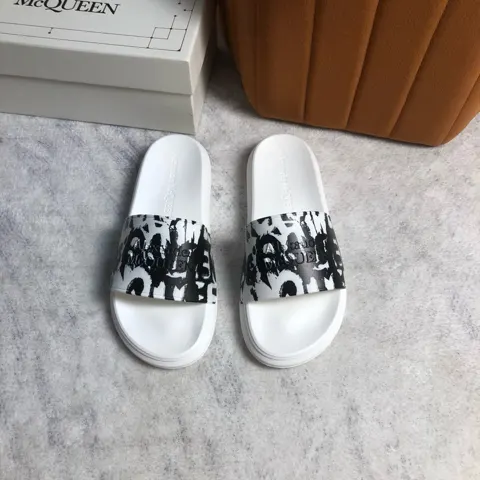 Alexander McQUEEN flip flops