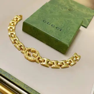 The latest classic Gucci bracelet. Exquisite style and texture. It is absolutely top-notch