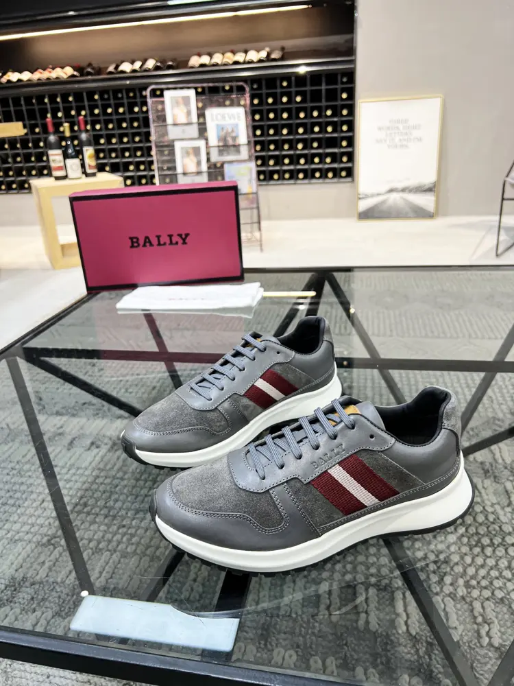 BALLY casual sports shoes series are coming to the counter at the same time