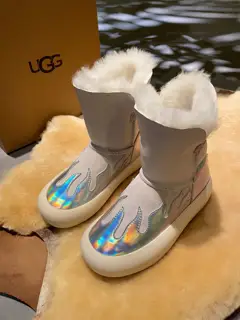 UGG A small stove in winter Shoes