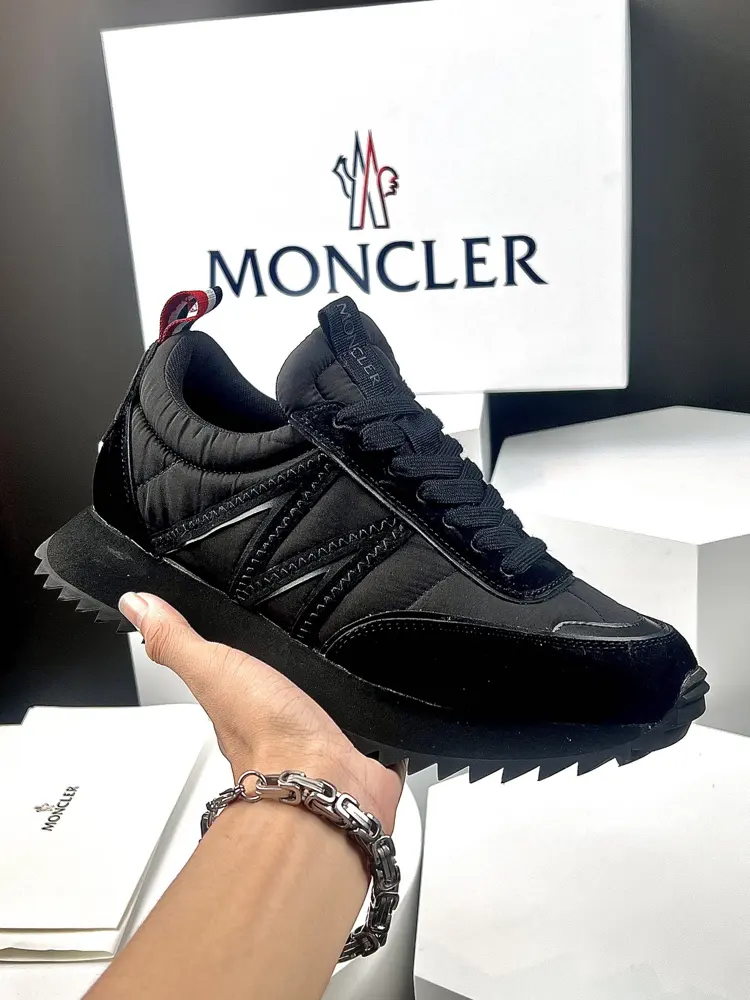Moncler outdoor lace-up sneakers are comfortable and non-slip
