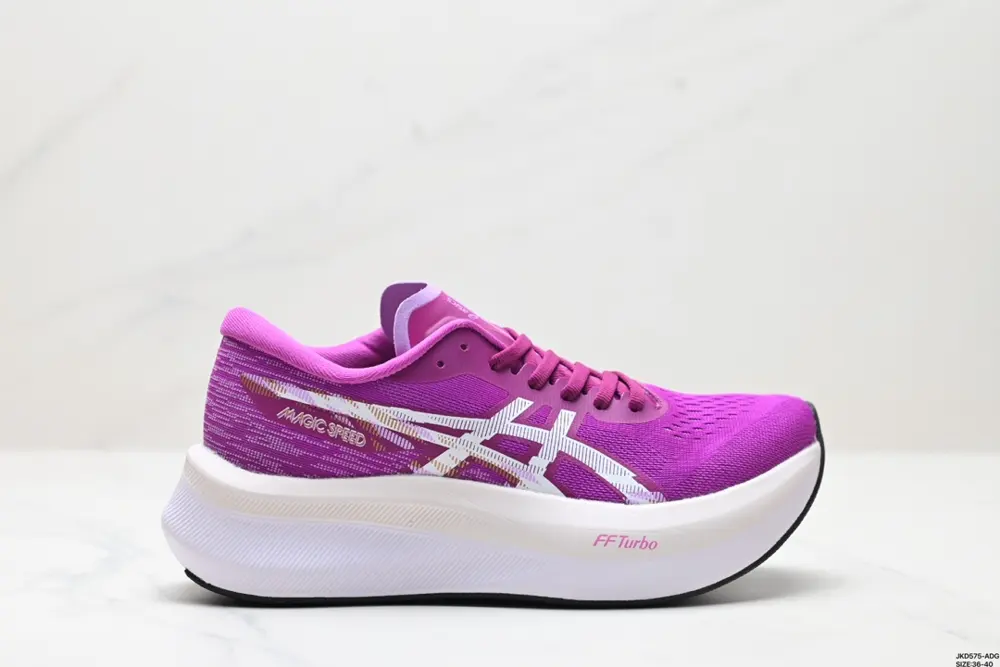 Asics MAGIC SPEED 4 stable running shoes have a double-layer jacquard mesh design on the 1011B857-100