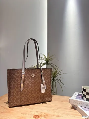 COACH Tote