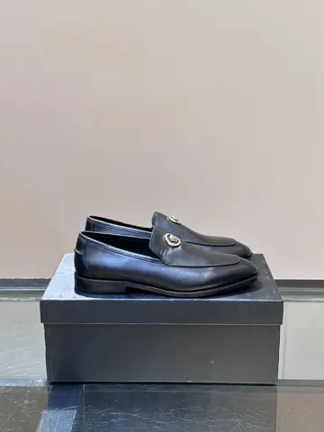 Versace classic men’s business shoes with leather soles